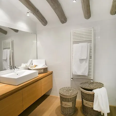 Masia Roca Rodona Villa *