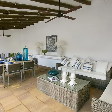 Villa Masia Roca Rodona *